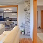 Dane * 洛瓦尼斯卡
